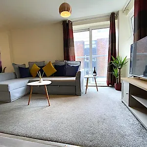 Stylish Two Bed With Secure Parking , Southampton United Kingdom